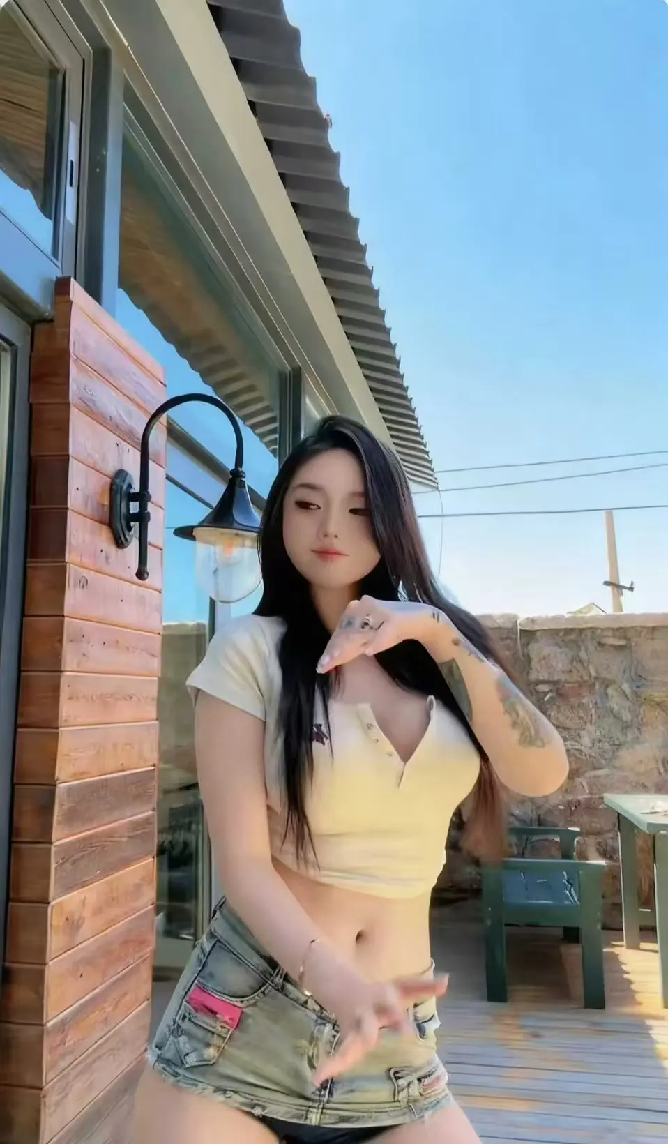 《Meena 成美男》高清全集在线免费观看-中文版未删减资源全面开放-网盘便捷备份无广告-一次看遍成美男完整版